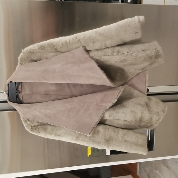 💕LOVE TOKEN💕 Allegra Faux Fur Faux Suede Reversible Short Coat ~ Taupe (Brown) - Picture 2 of 11